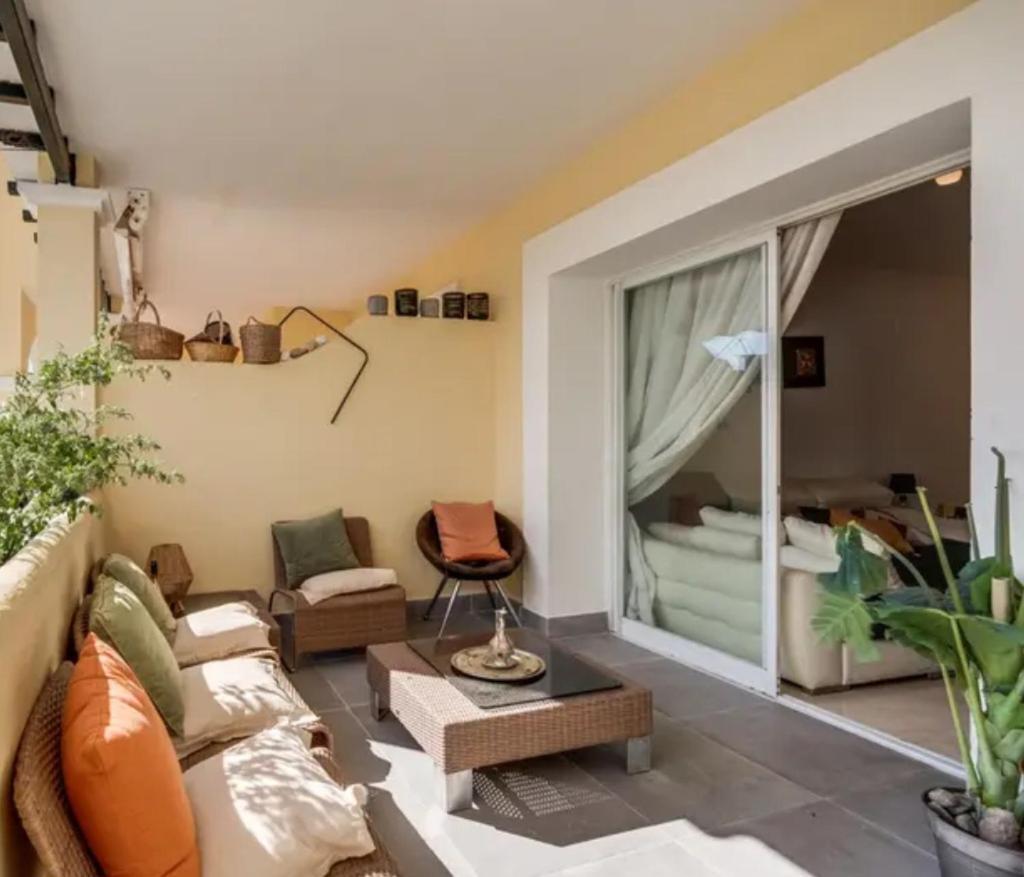 Bedroom, With A Share Bathroom In A Bed And Breakfast Place مالقة المظهر الخارجي الصورة